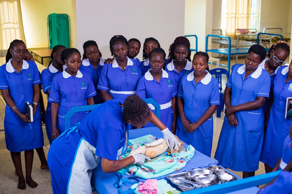 Diploma in Midwifery (Extension)